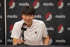 杨瀚森回来打亚洲杯？媒体人：整体战略上 解决归化的问题更现实图片